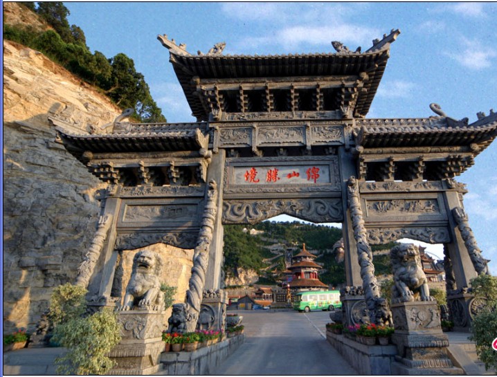 在位于山西省介休市的绵山风景区中,记者发现连续的降雨并没有阻碍